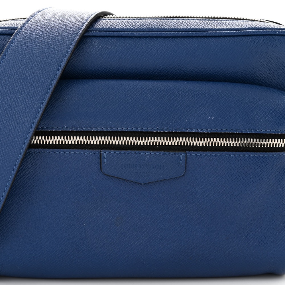 authentic LOUIS VUITTON Taiga Outdoor Messenger - Picture 7 of 13